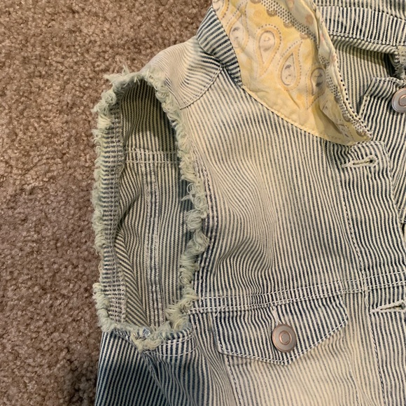 Girls sleeveless jean jacket - Picture 4 of 4